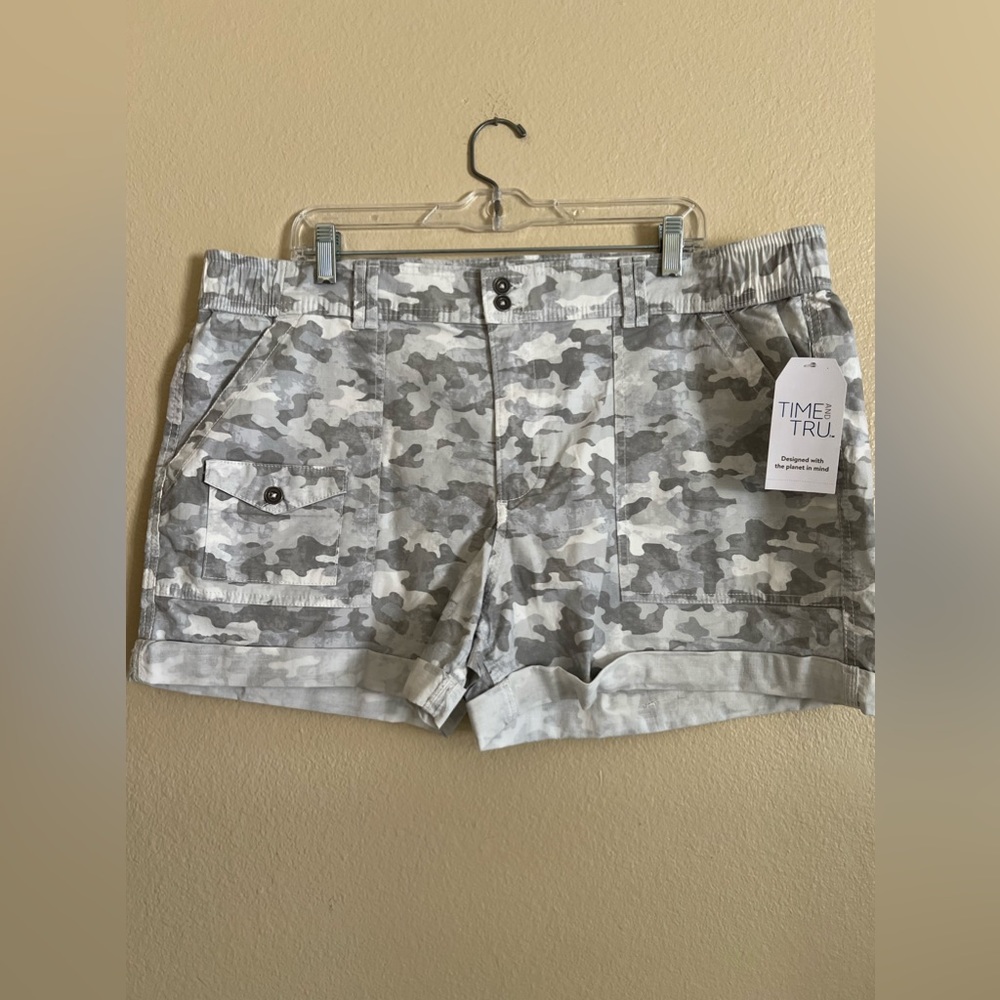 NWT Women’s Shorts by Tome and Tru!